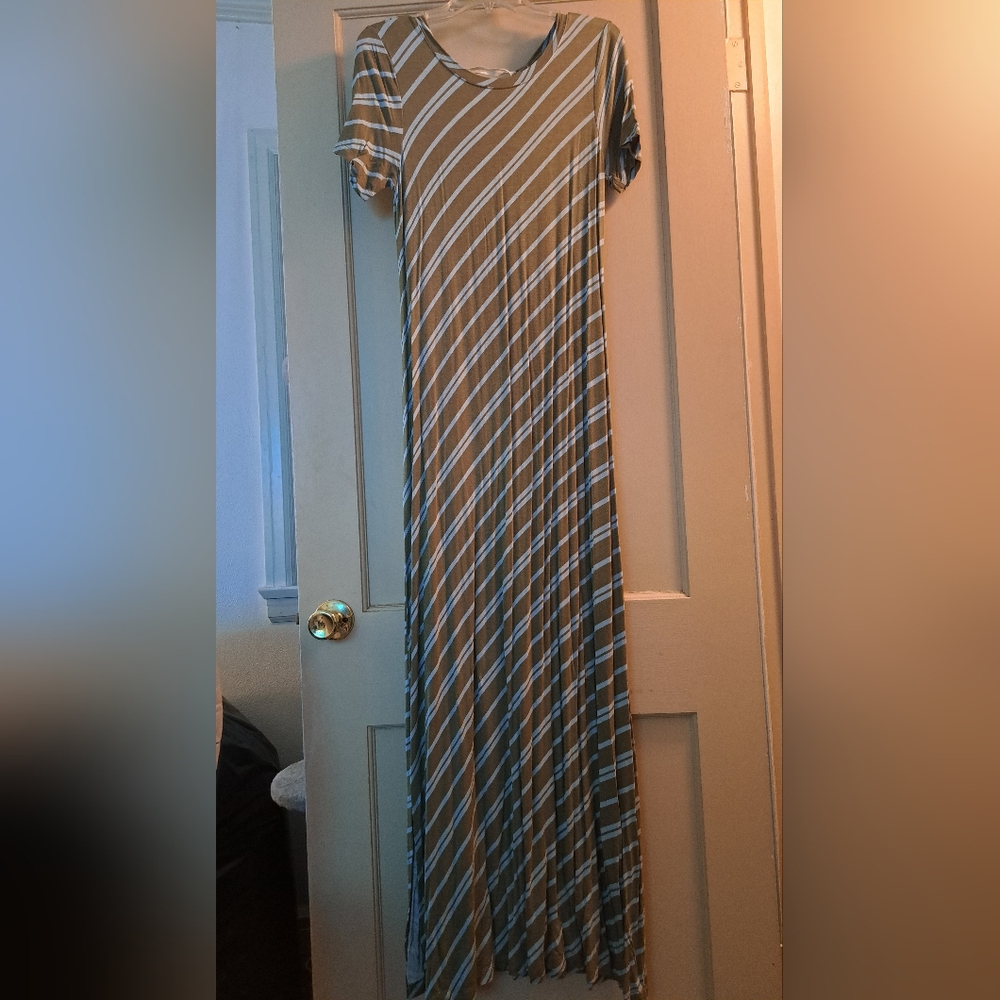 Jessica Simpson Maternity Green and Blue Striped Maxi Dress Size Medium